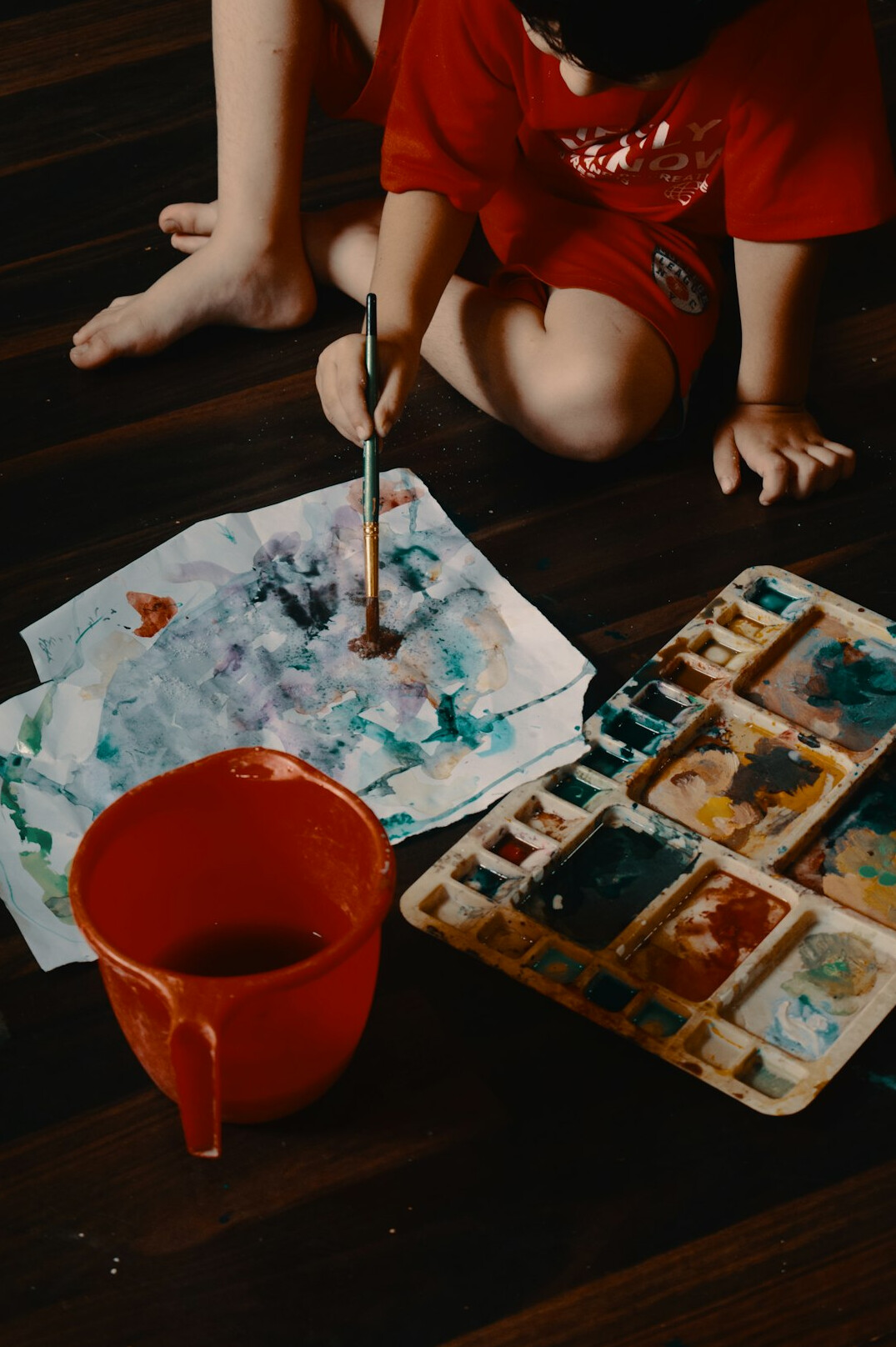 kids painting with parents
